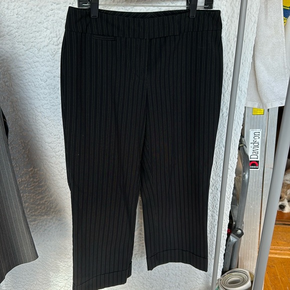 New York and Company dress capris - Picture 2 of 5